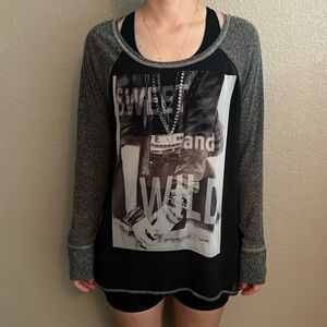 Black and grey long sleeve shirt daytrip size M